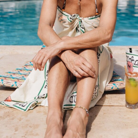 Rare Clare V limited-edition scarf wrap exclusively for Hotel Wailea Hawaii - Picture 3 of 13